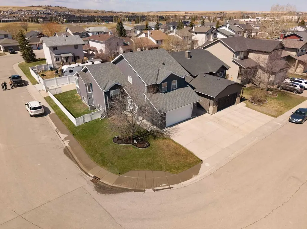 65 Canoe Circle SW Airdrie AB T4B 2L6