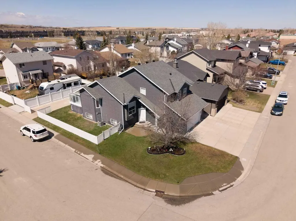 65 Canoe Circle SW Airdrie AB T4B 2L6