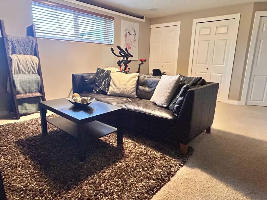 123 Franklin Drive SE Calgary AB T2H 0V3