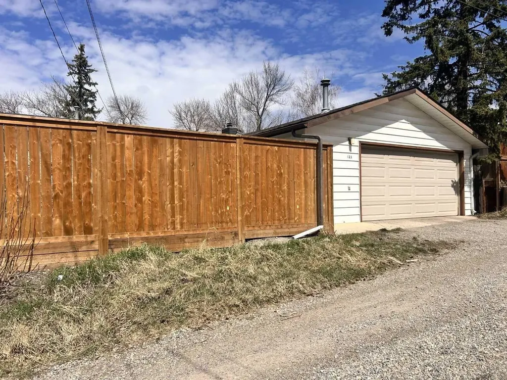 123 Franklin Drive SE Calgary AB T2H 0V3