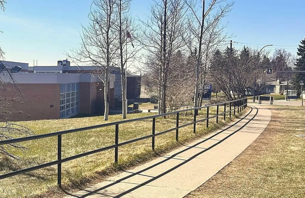 123 Franklin Drive SE Calgary AB T2H 0V3