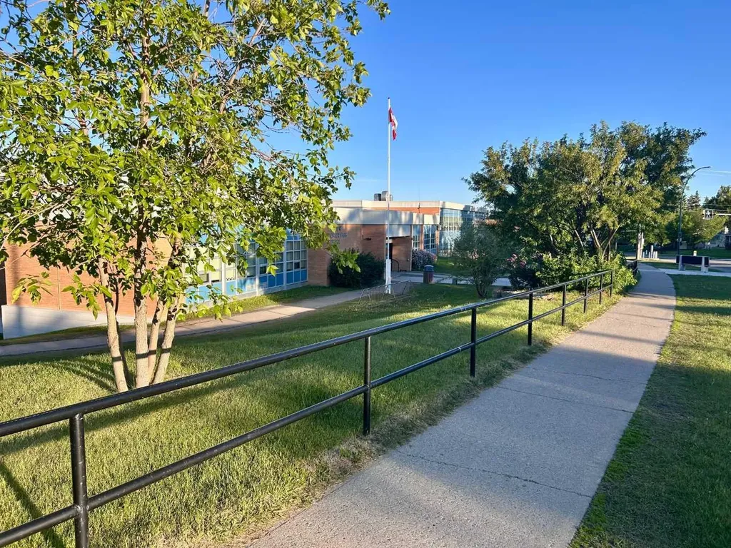 123 Franklin Drive SE Calgary AB T2H 0V3