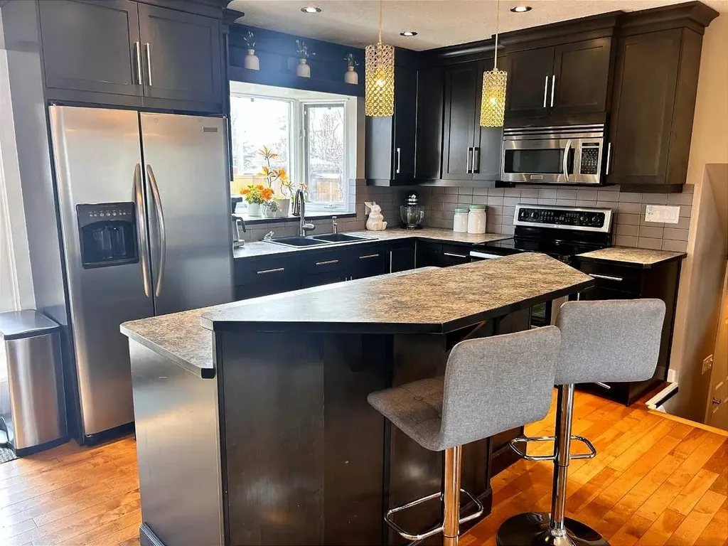 123 Franklin Drive SE Calgary AB T2H 0V3