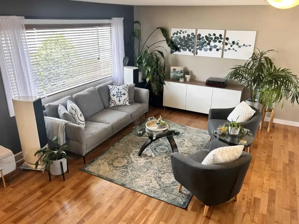123 Franklin Drive SE Calgary AB T2H 0V3