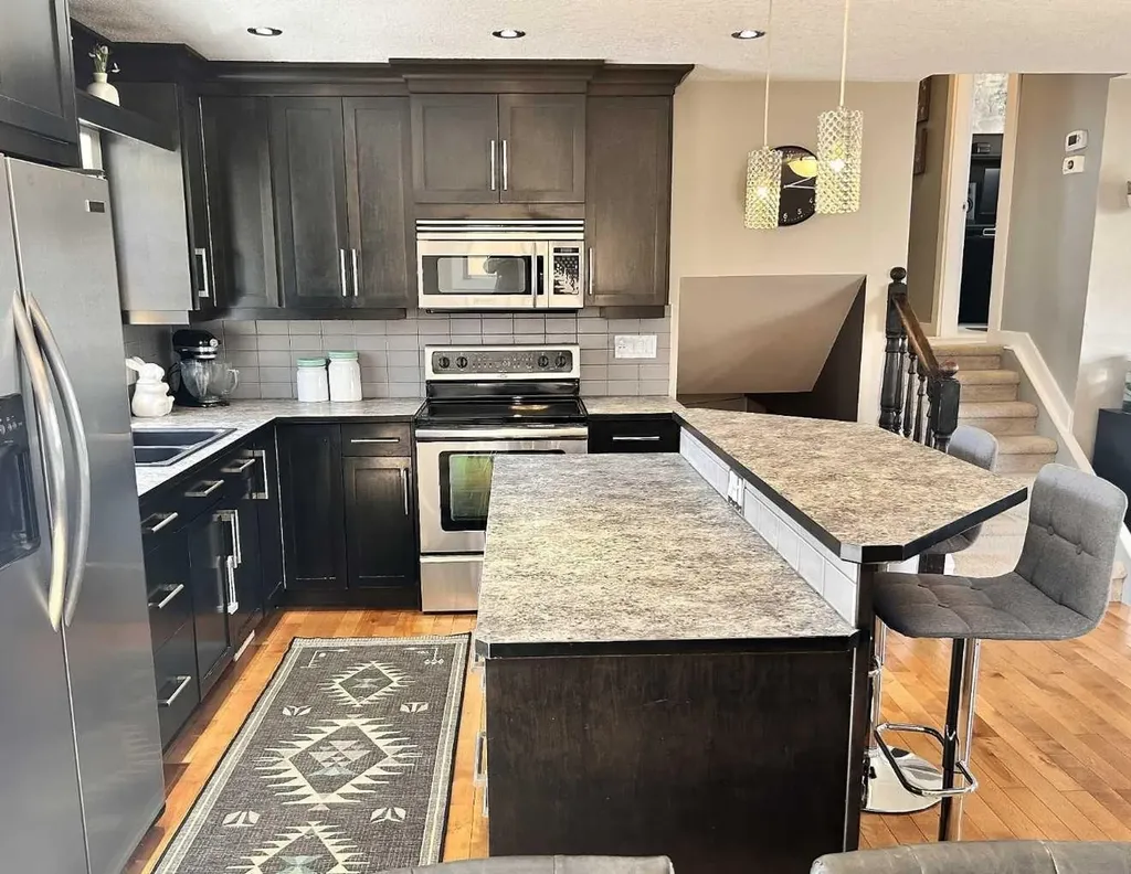 123 Franklin Drive SE Calgary AB T2H 0V3