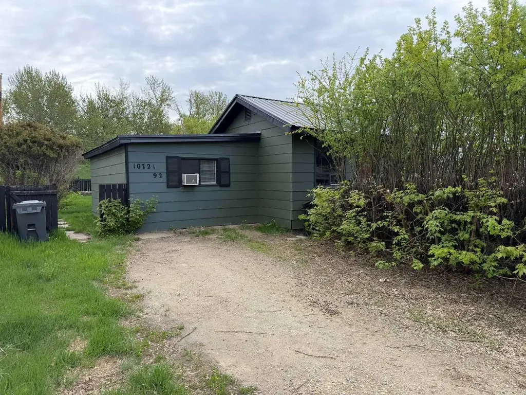 10721 92 Street Peace River AB T8S 1P4