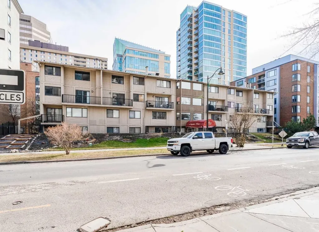 821 3 Avenue SW Calgary AB T2P 0H1