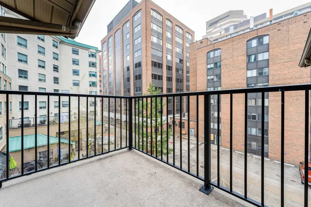 821 3 Avenue SW Calgary AB T2P 0H1