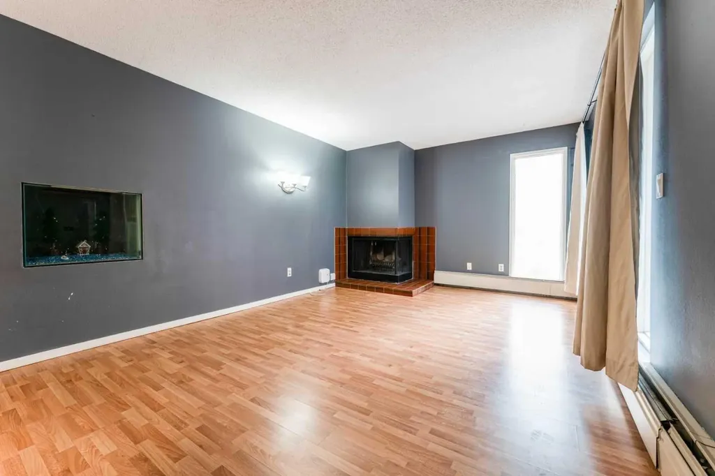 821 3 Avenue SW Calgary AB T2P 0H1