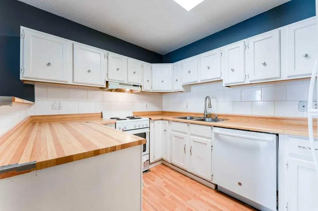 821 3 Avenue SW Calgary AB T2P 0H1