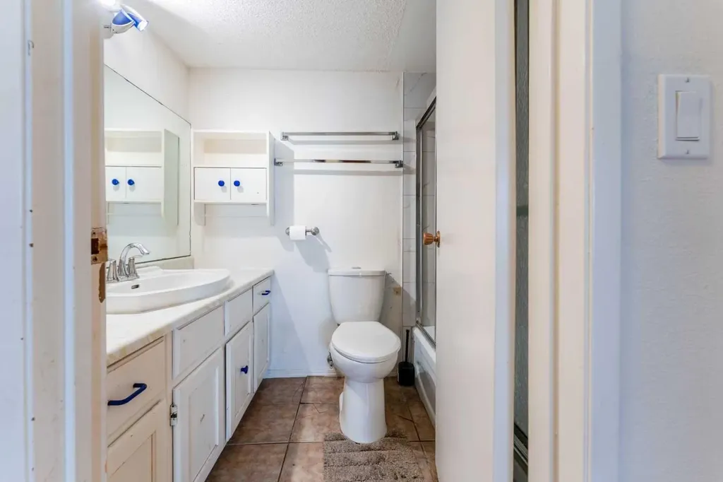 821 3 Avenue SW Calgary AB T2P 0H1