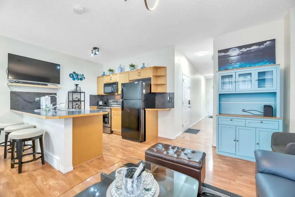 49 Everridge Gardens SW Calgary AB t2y0g8