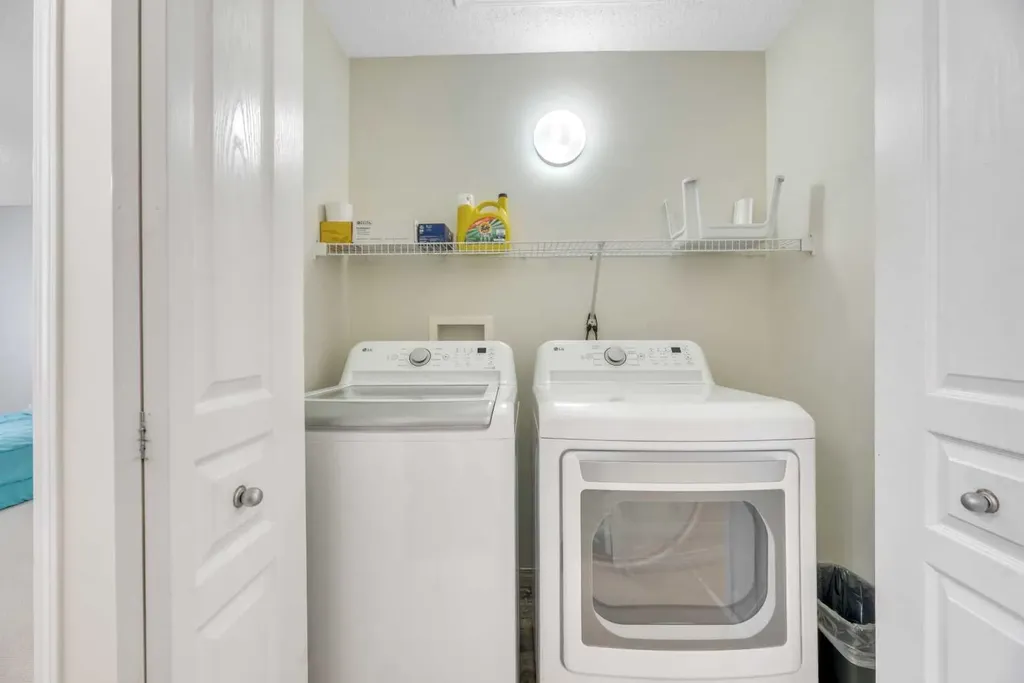 49 Everridge Gardens SW Calgary AB t2y0g8