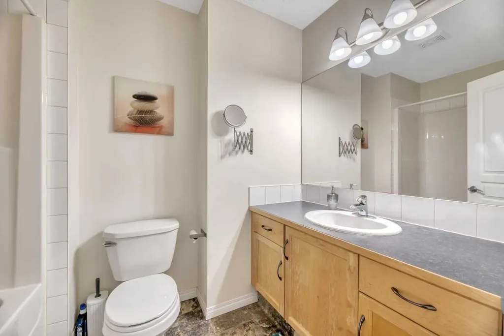 49 Everridge Gardens SW Calgary AB t2y0g8