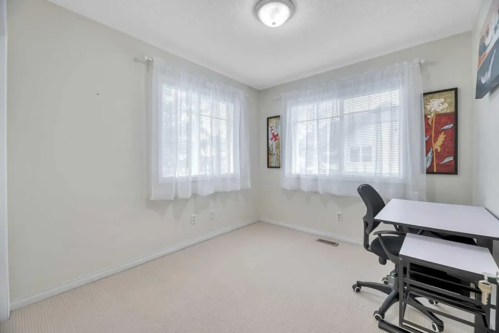 49 Everridge Gardens SW Calgary AB t2y0g8