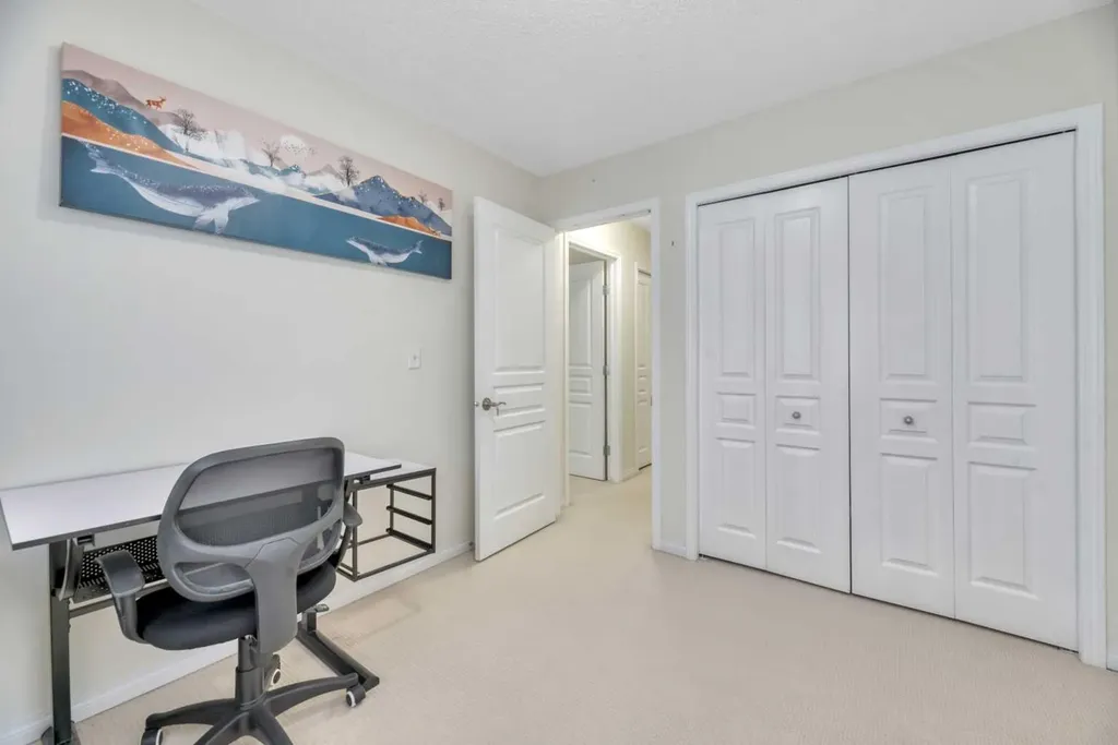49 Everridge Gardens SW Calgary AB t2y0g8