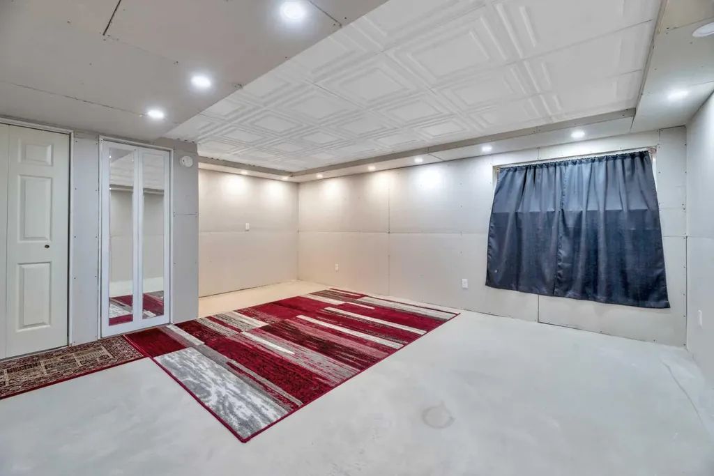 49 Everridge Gardens SW Calgary AB t2y0g8