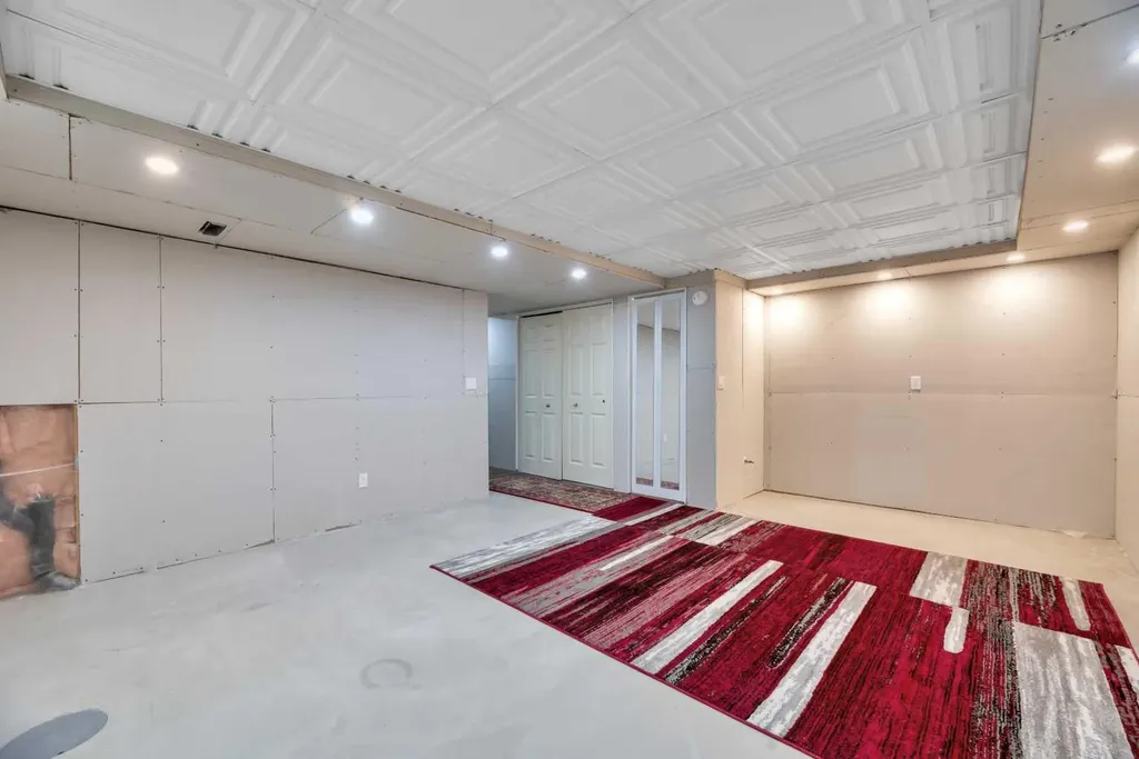 49 Everridge Gardens SW Calgary AB t2y0g8