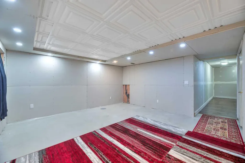 49 Everridge Gardens SW Calgary AB t2y0g8
