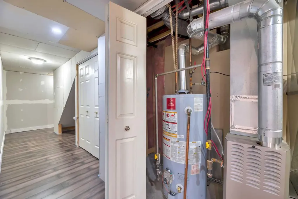 49 Everridge Gardens SW Calgary AB t2y0g8