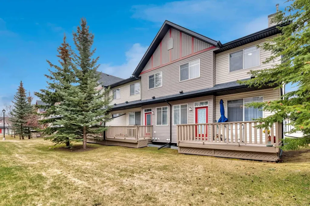 49 Everridge Gardens SW Calgary AB t2y0g8