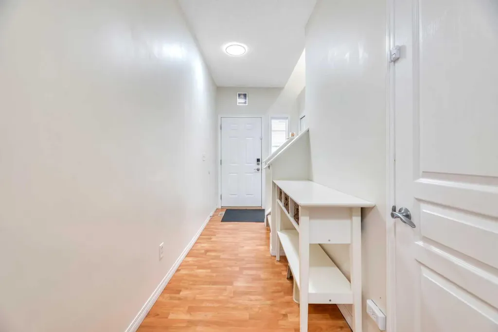 49 Everridge Gardens SW Calgary AB t2y0g8