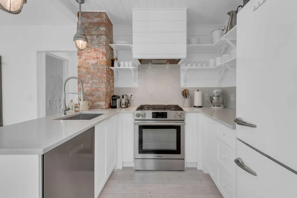 1312 4 Street NW Calgary AB T2N2A4
