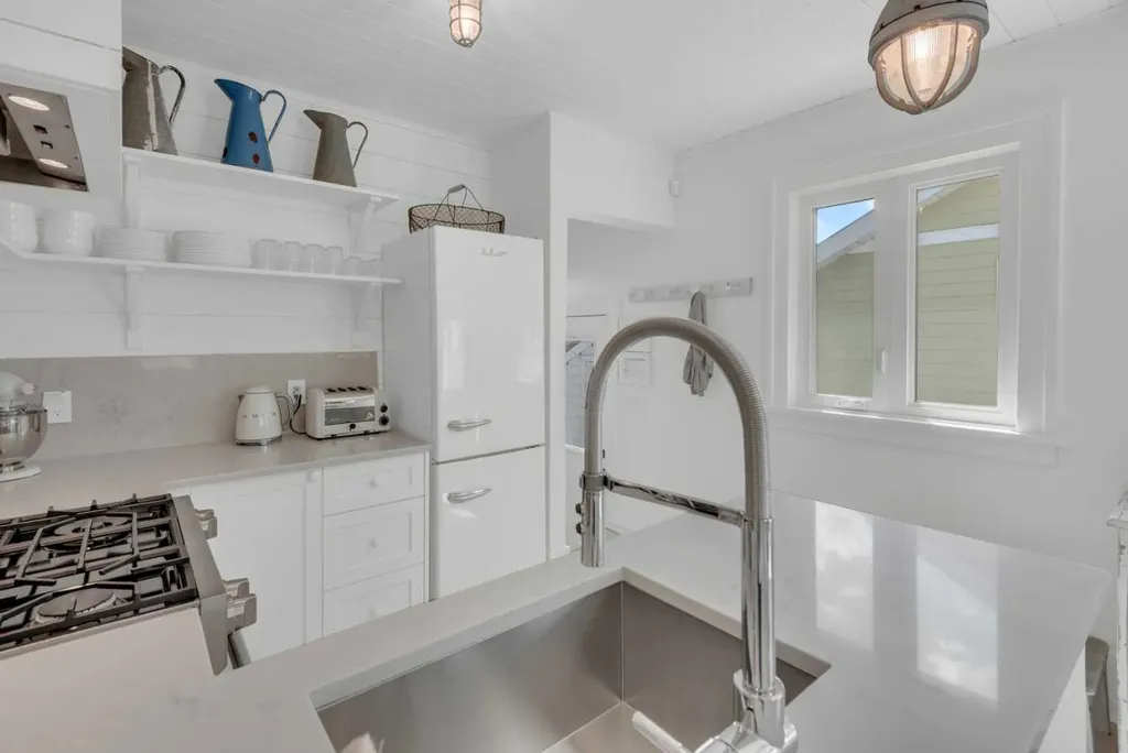 1312 4 Street NW Calgary AB T2N2A4