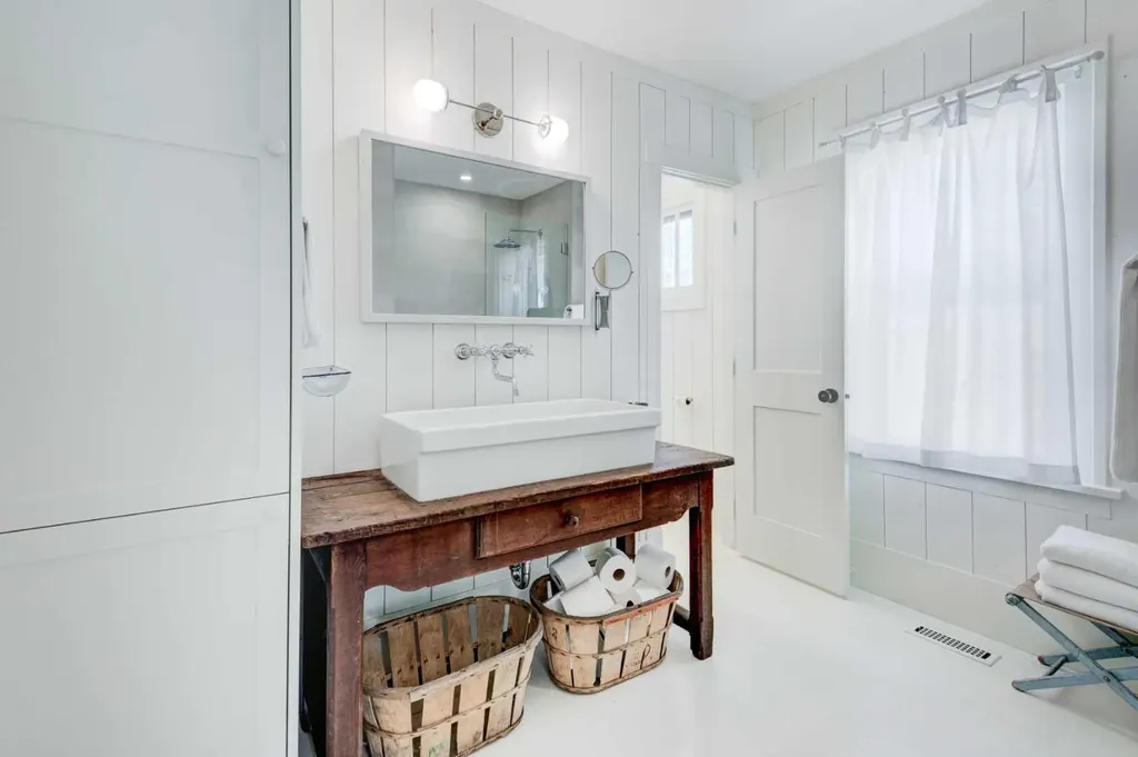 1312 4 Street NW Calgary AB T2N2A4