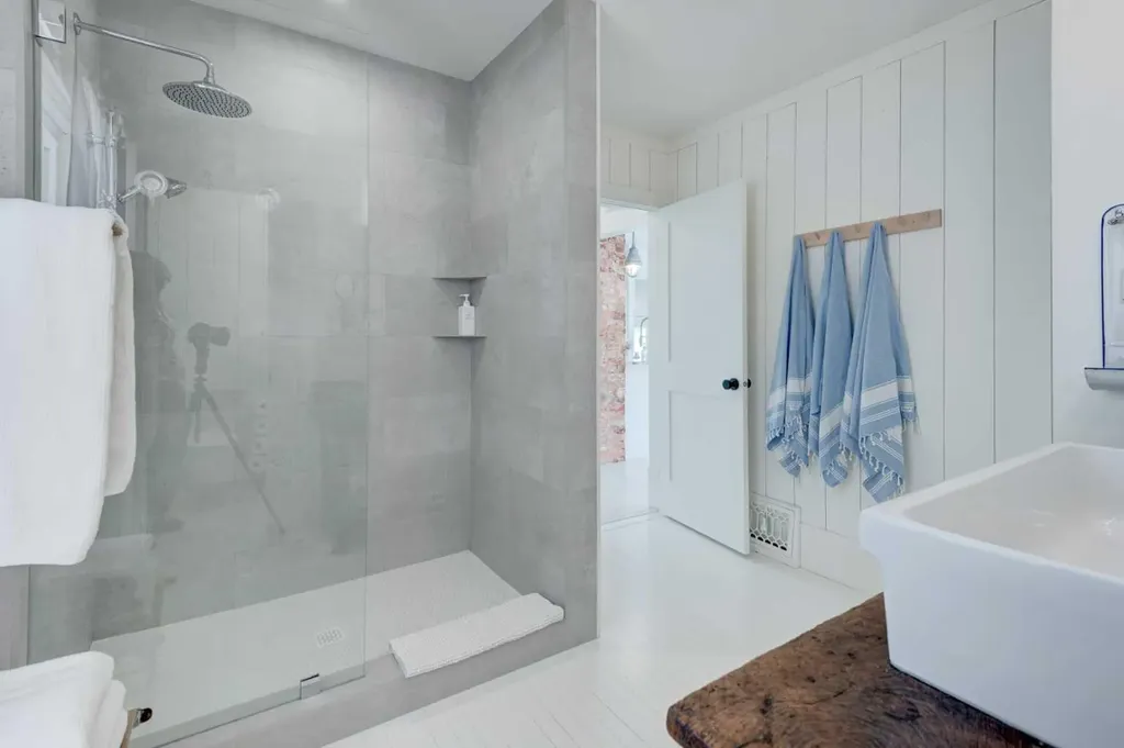 1312 4 Street NW Calgary AB T2N2A4