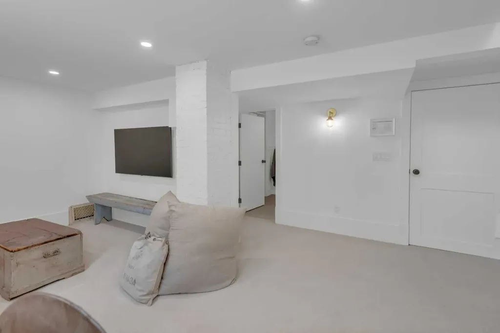 1312 4 Street NW Calgary AB T2N2A4