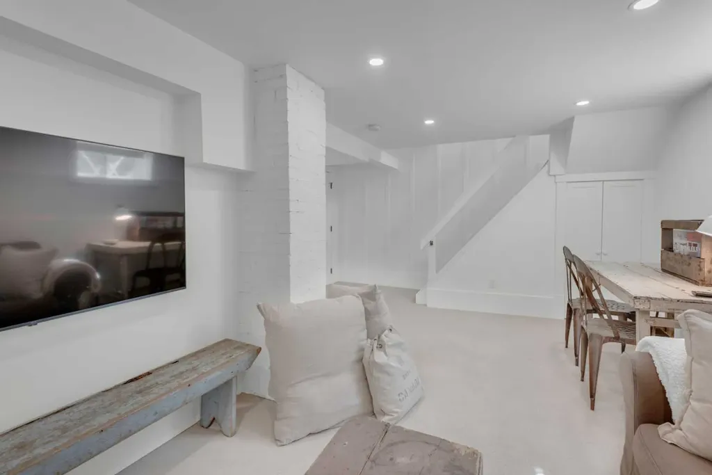 1312 4 Street NW Calgary AB T2N2A4