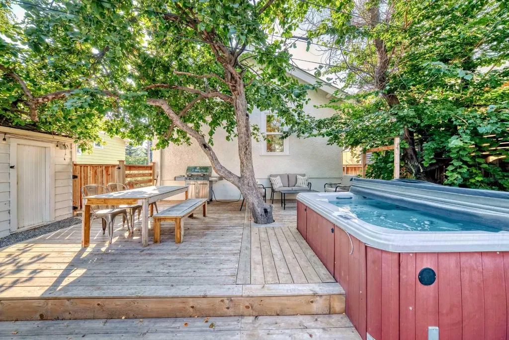 1312 4 Street NW Calgary AB T2N2A4