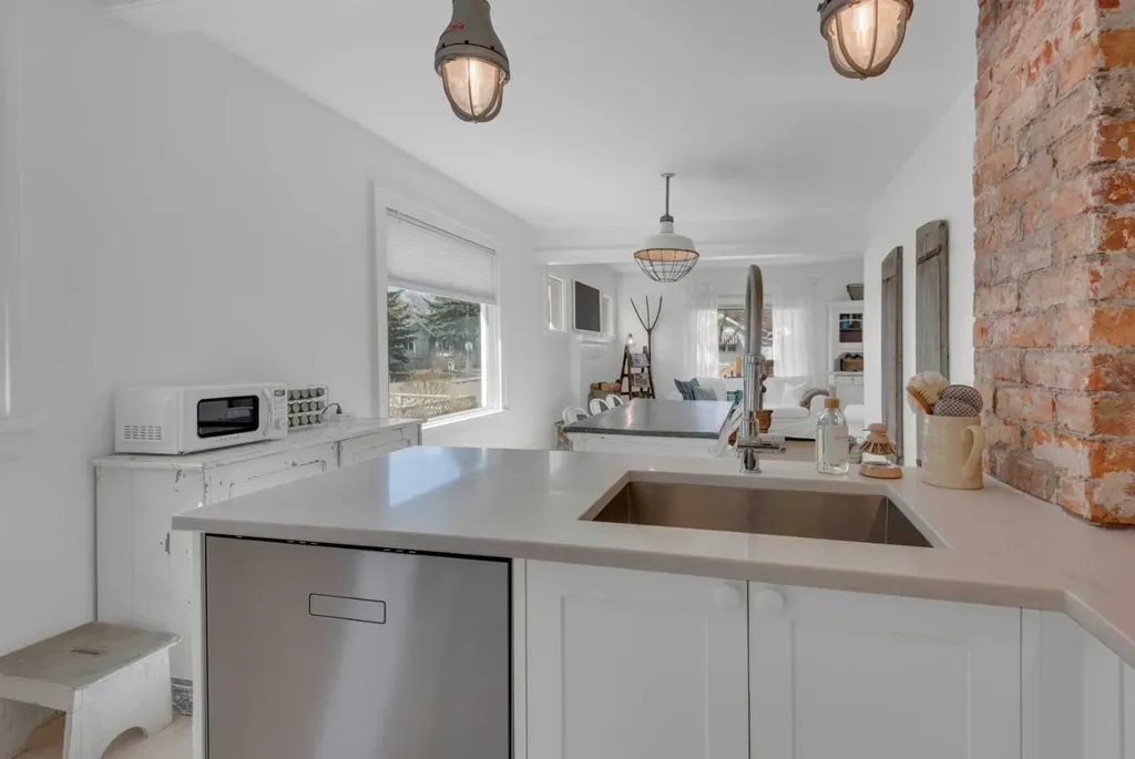 1312 4 Street NW Calgary AB T2N2A4