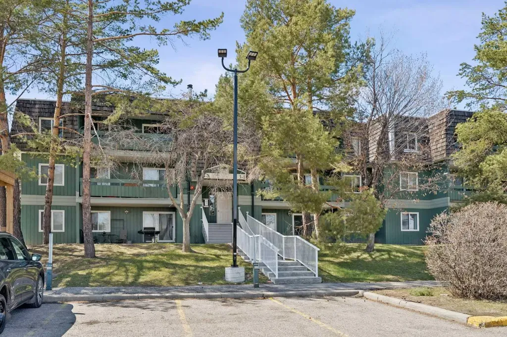 315 Southampton Drive SW Calgary AB T2W 2T6