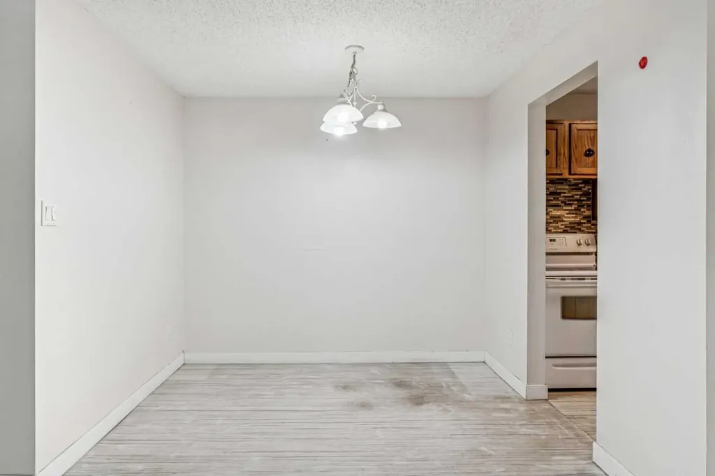 315 Southampton Drive SW Calgary AB T2W 2T6
