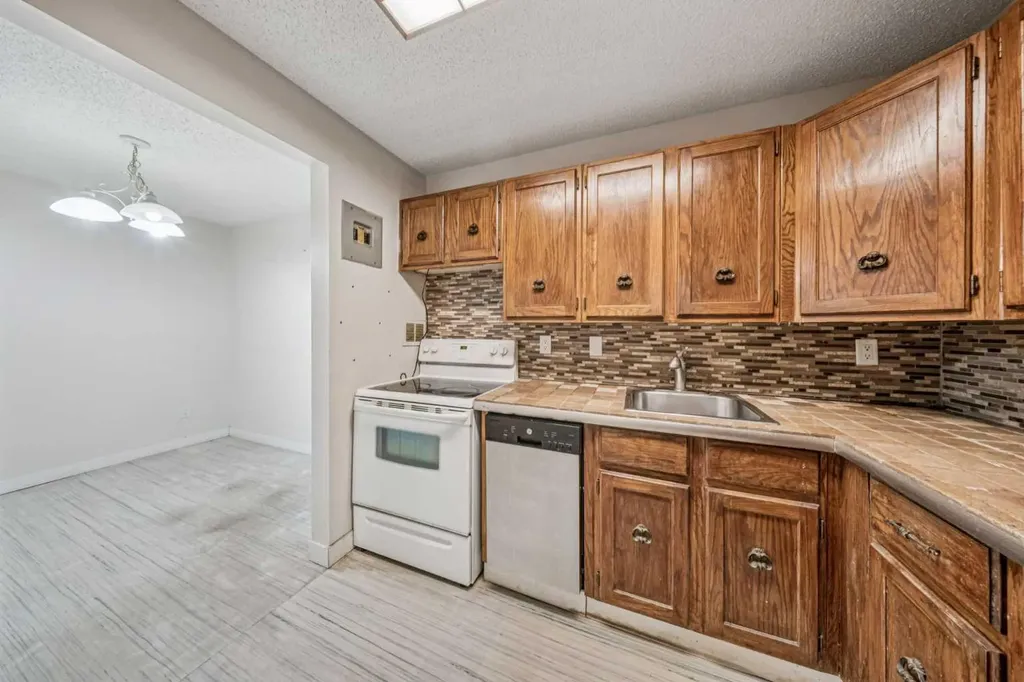 315 Southampton Drive SW Calgary AB T2W 2T6