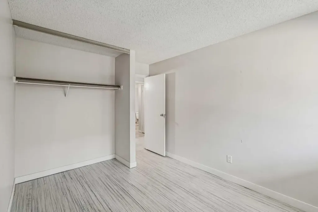 315 Southampton Drive SW Calgary AB T2W 2T6