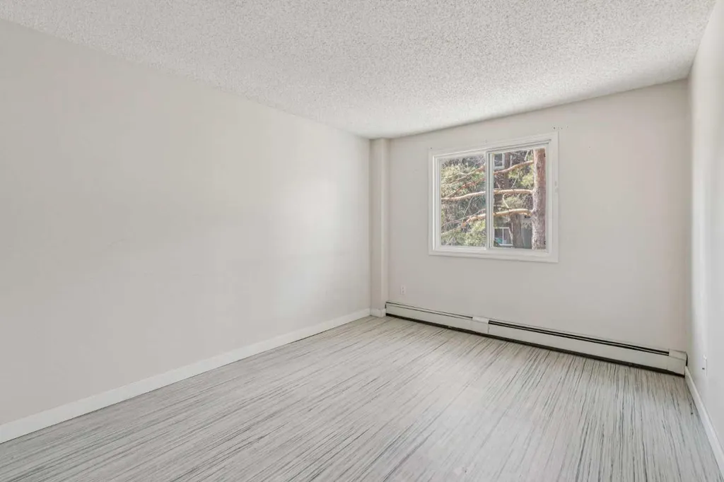 315 Southampton Drive SW Calgary AB T2W 2T6