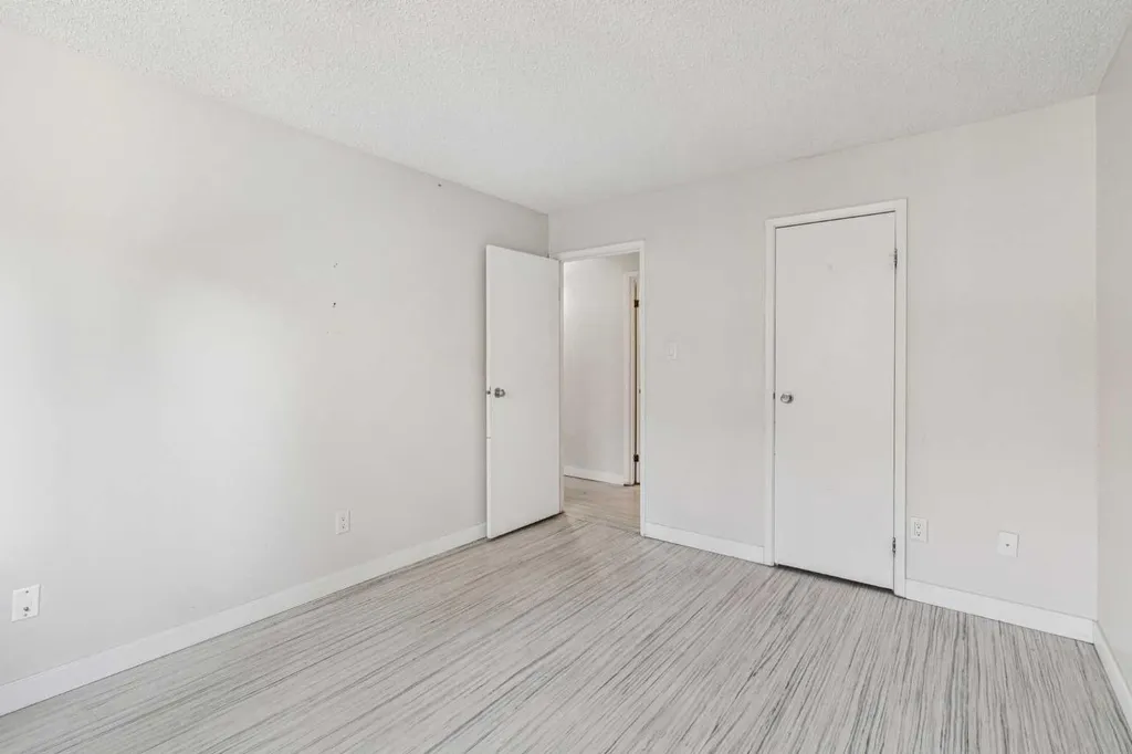 315 Southampton Drive SW Calgary AB T2W 2T6