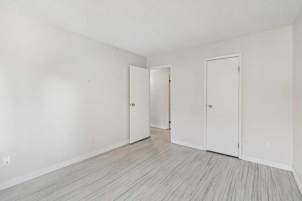 315 Southampton Drive SW Calgary AB T2W 2T6