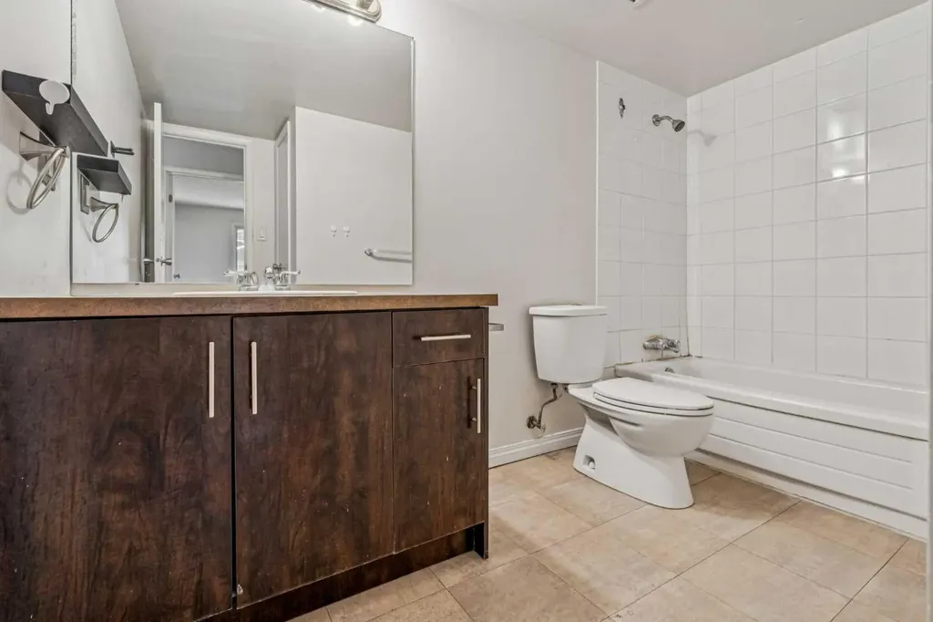 315 Southampton Drive SW Calgary AB T2W 2T6