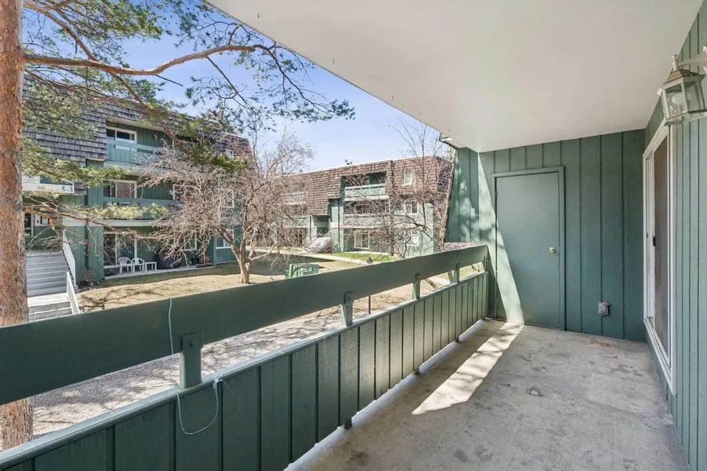 315 Southampton Drive SW Calgary AB T2W 2T6
