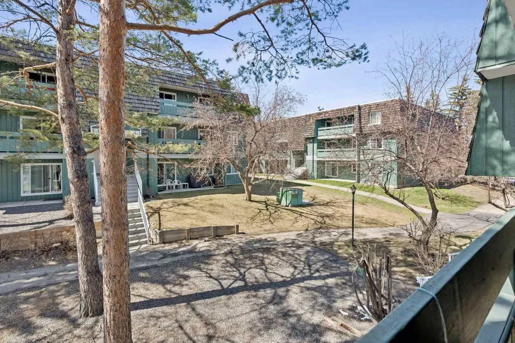 315 Southampton Drive SW Calgary AB T2W 2T6