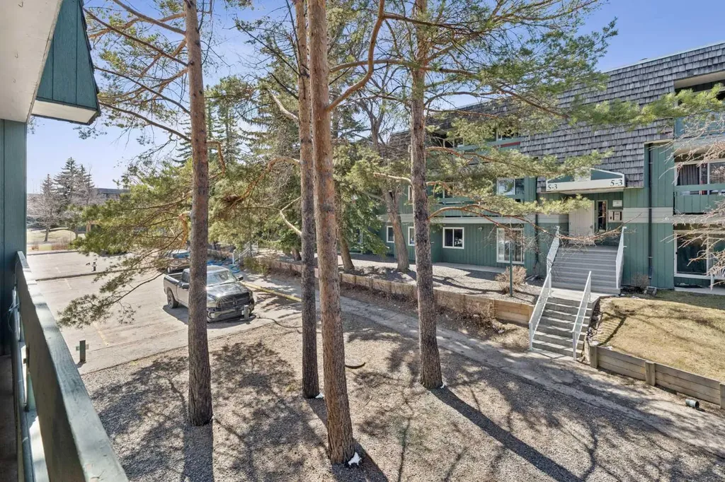 315 Southampton Drive SW Calgary AB T2W 2T6