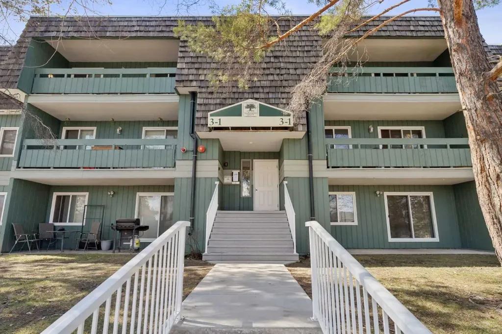 315 Southampton Drive SW Calgary AB T2W 2T6