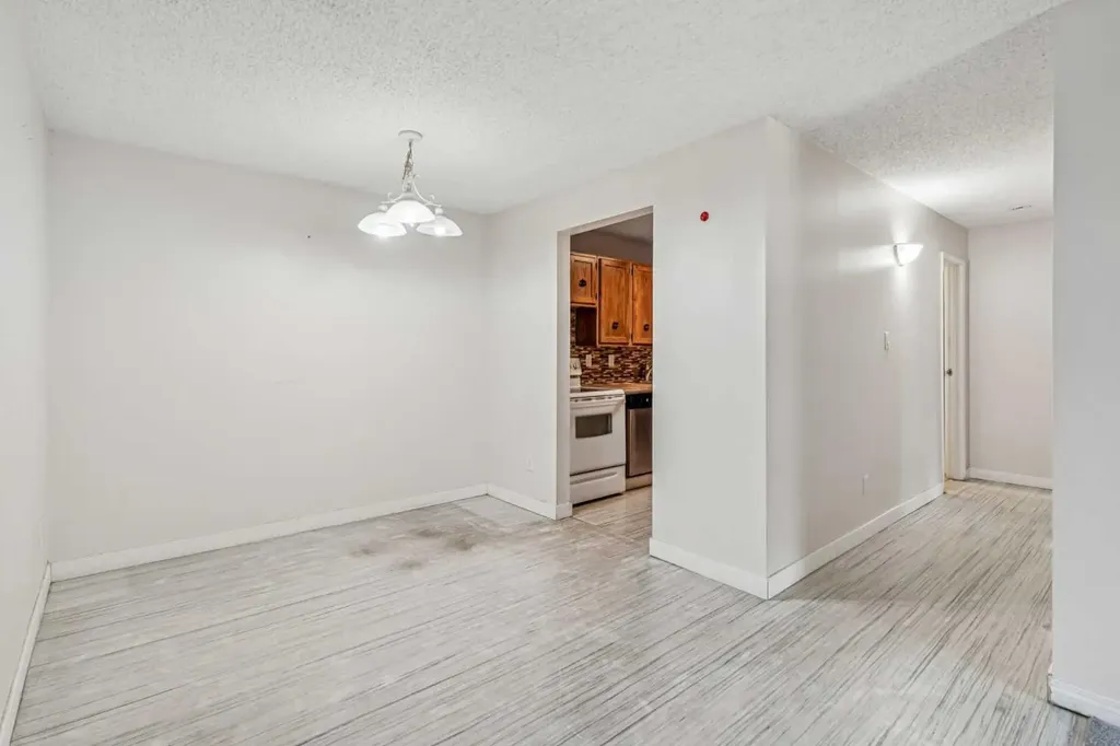 315 Southampton Drive SW Calgary AB T2W 2T6