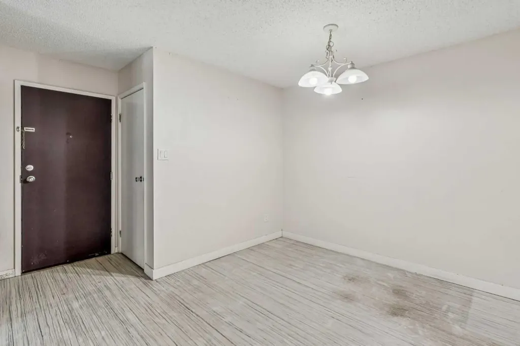 315 Southampton Drive SW Calgary AB T2W 2T6