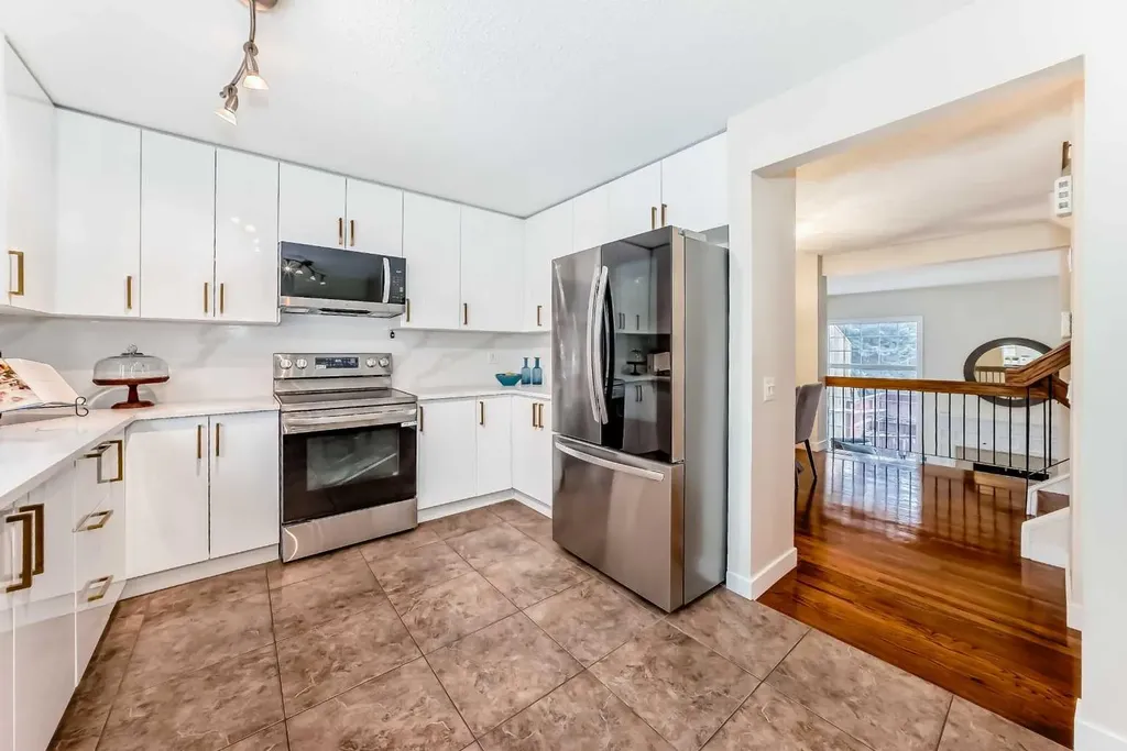 322 Point Mckay Gardens NW Calgary AB T3B 5B7