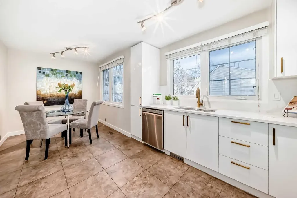322 Point Mckay Gardens NW Calgary AB T3B 5B7